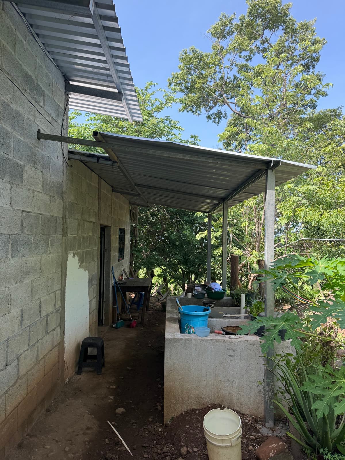 Cuatro nuevos hogares se levantan en la selva